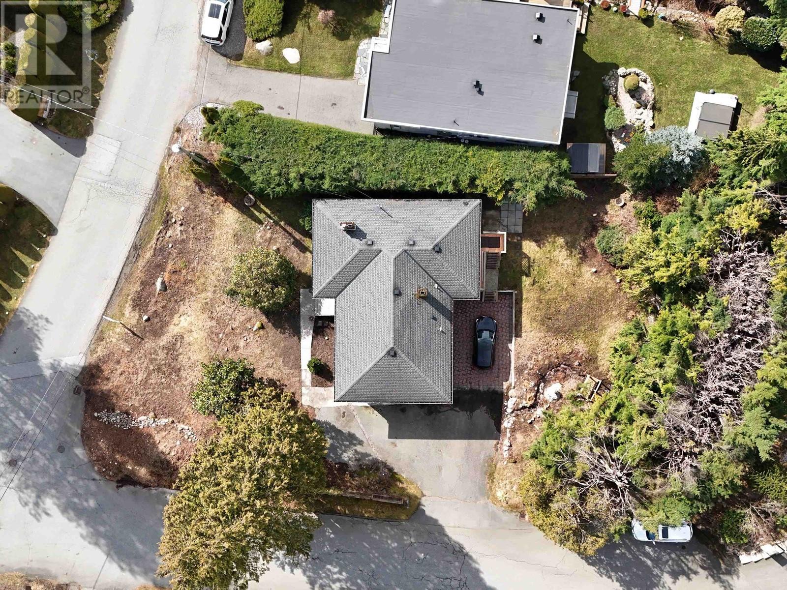 74 Desswood Place, West Vancouver, British Columbia  V7S 1B9 - Photo 9 - R2861598