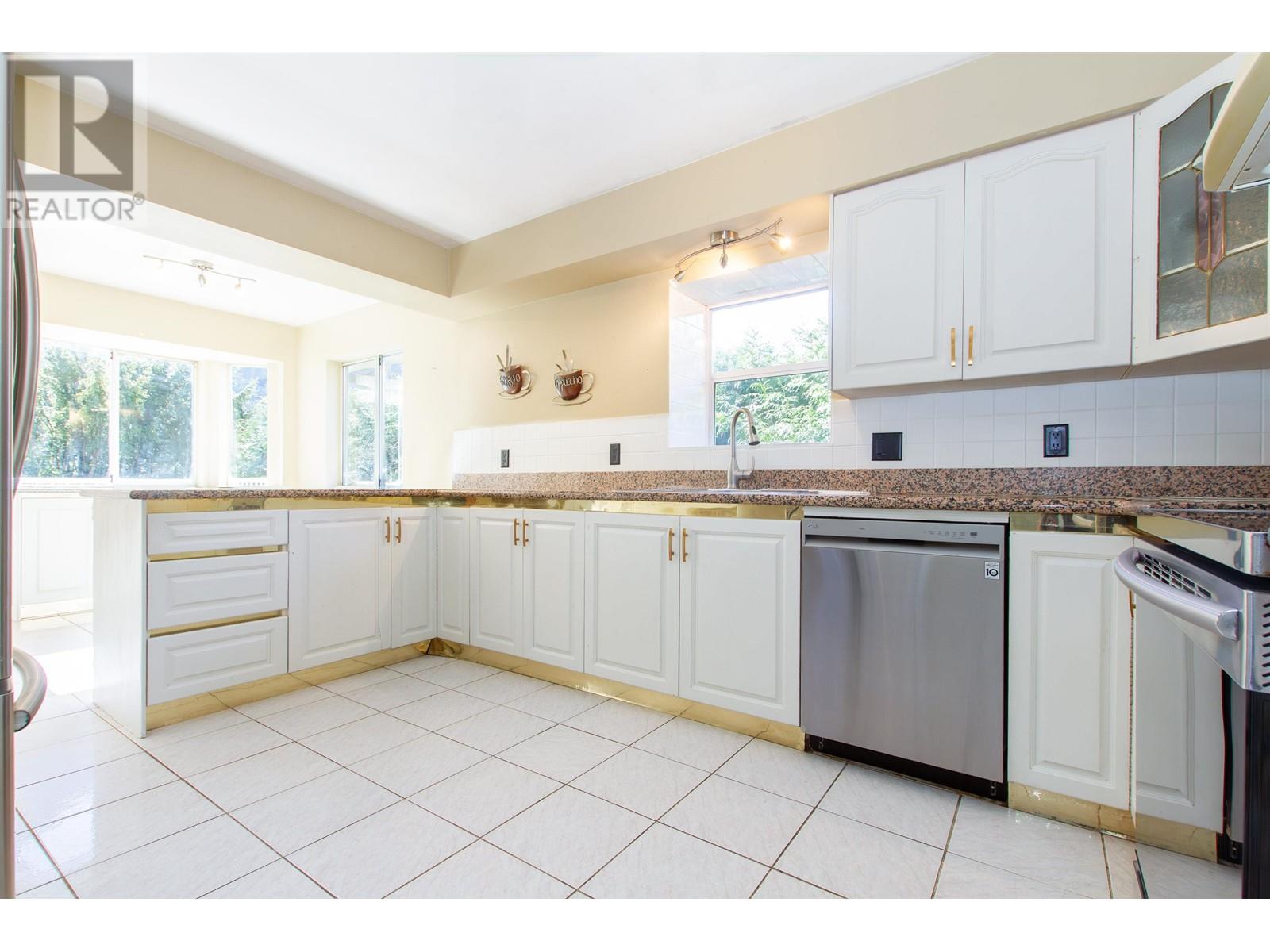 38304 Westway Avenue, Squamish, British Columbia  V8B 0W6 - Photo 11 - R2861636