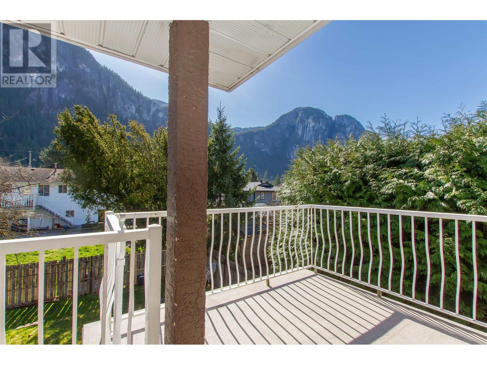 38304 Westway Avenue, Squamish, British Columbia  V8B 0W6 - Photo 4 - R2861636