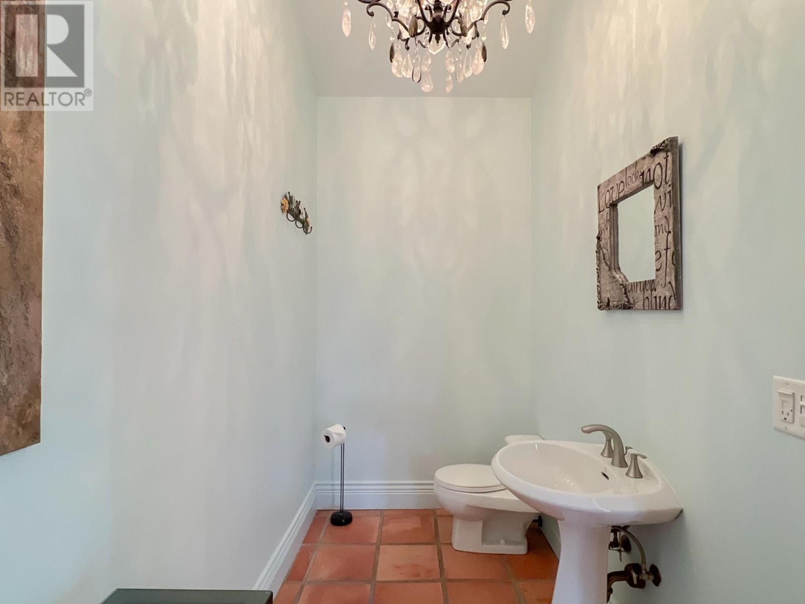 15 Oceanview Road, West Vancouver, British Columbia  V0N 2E0 - Photo 35 - R2861656