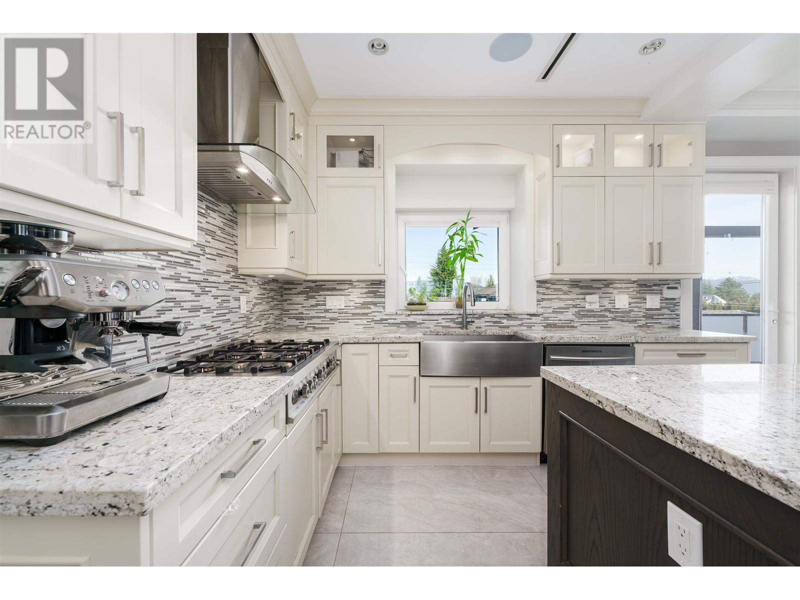 6257 Dickens Street, Burnaby, British Columbia  V5H 1W6 - Photo 11 - R2861677