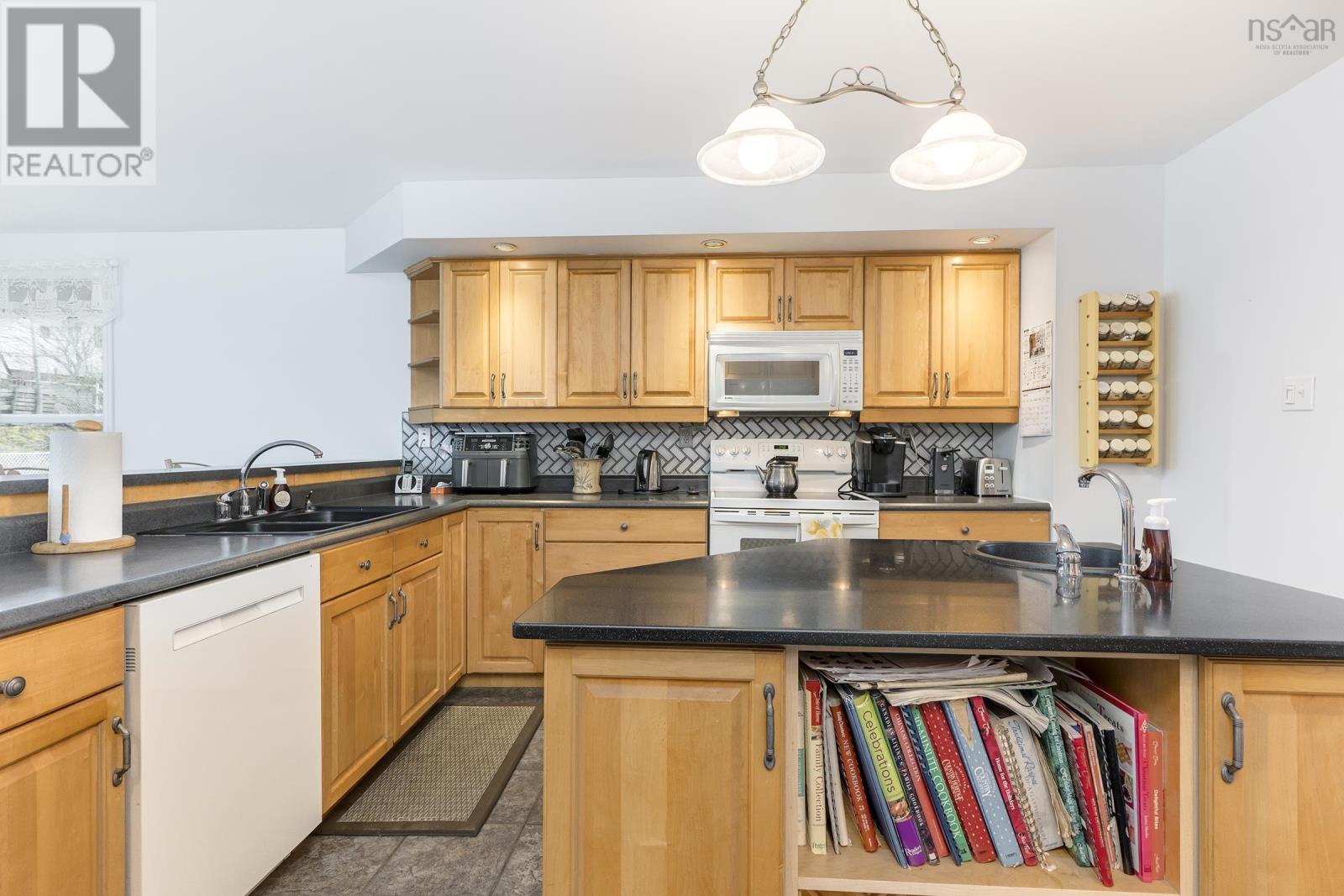 104 Hampton Green, Cole Harbour, Nova Scotia  B2V 1M1 - Photo 11 - 202404953