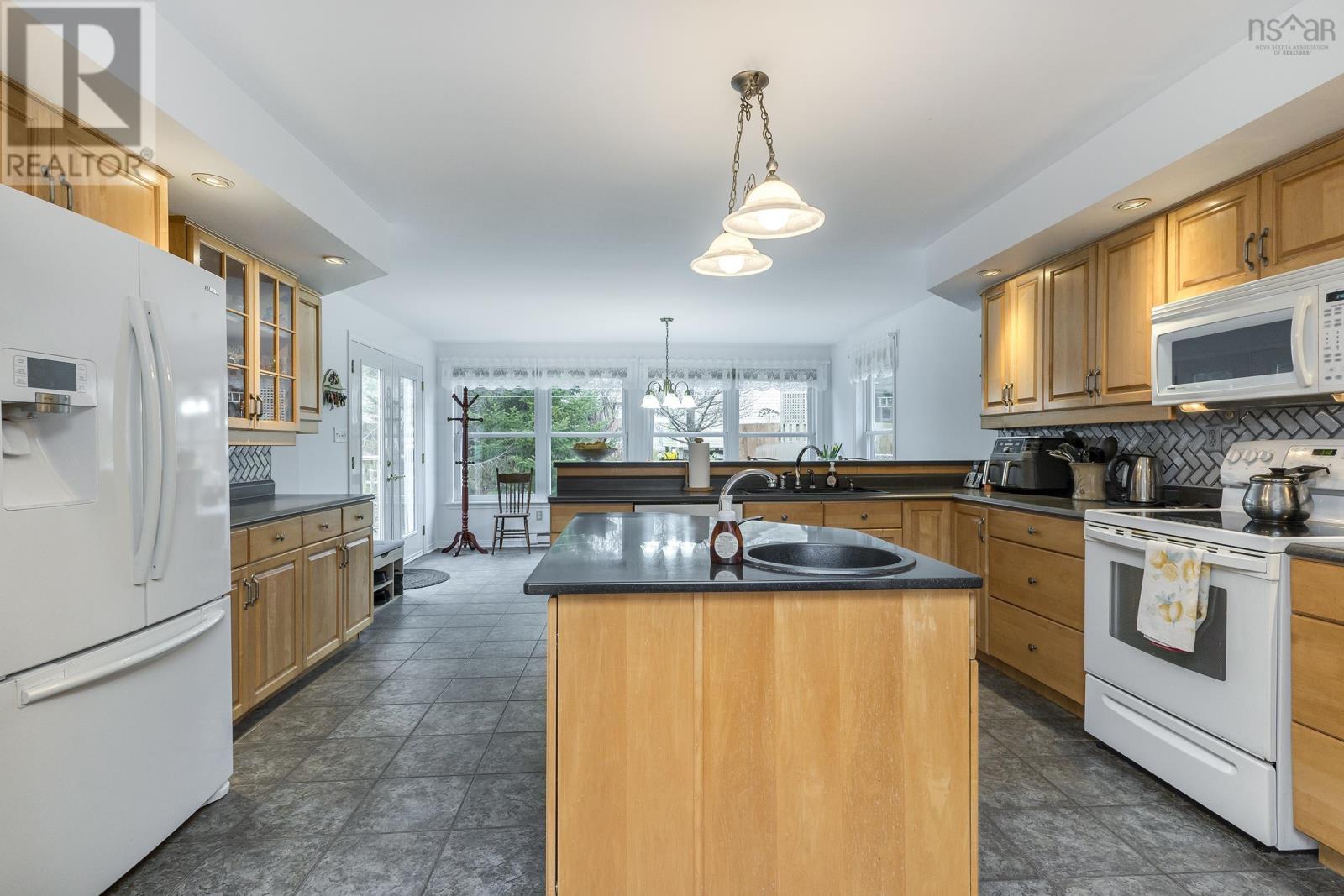 104 Hampton Green, Cole Harbour, Nova Scotia  B2V 1M1 - Photo 9 - 202404953