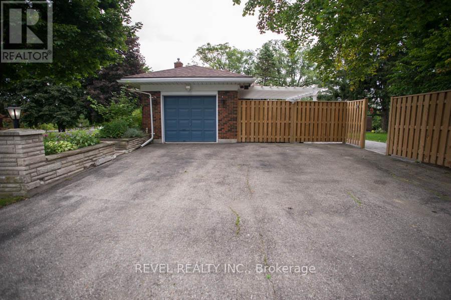 111 Tutela Heights Road, Brantford, Ontario  N3T 1A5 - Photo 3 - X8160774