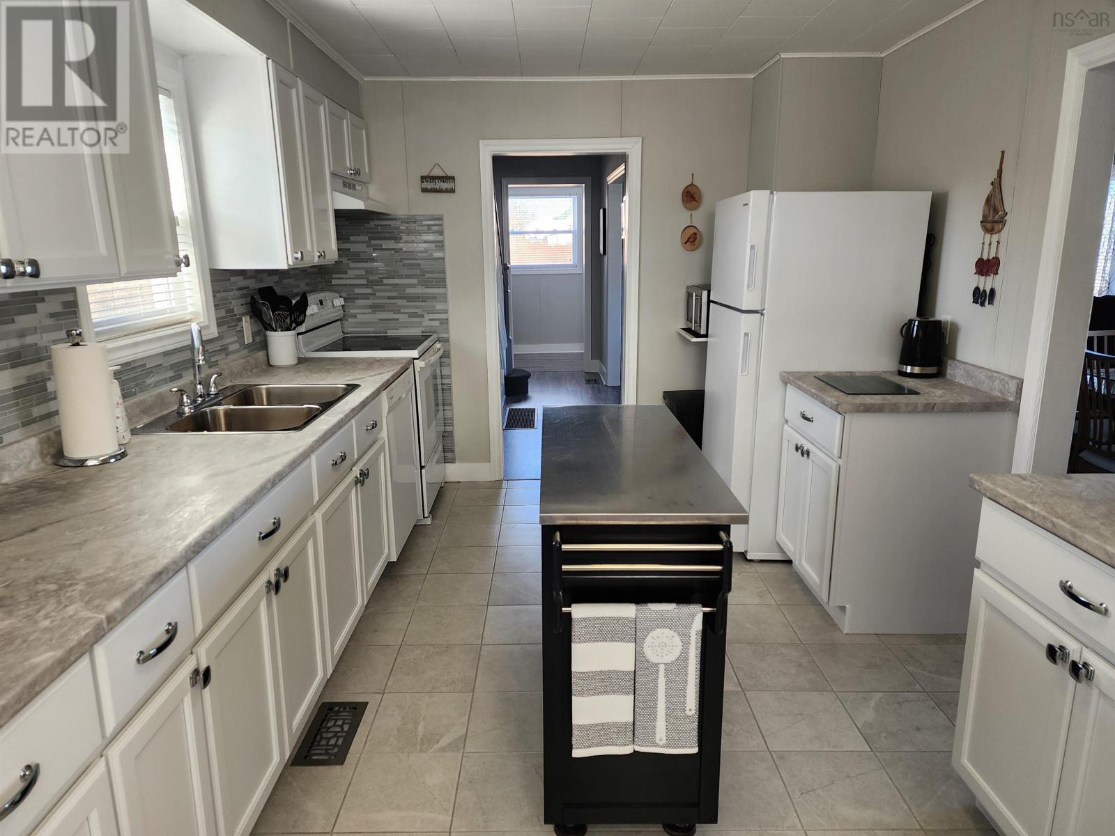 28 Hanway Street, Port Morien, Nova Scotia  B1B 1B8 - Photo 9 - 202405116