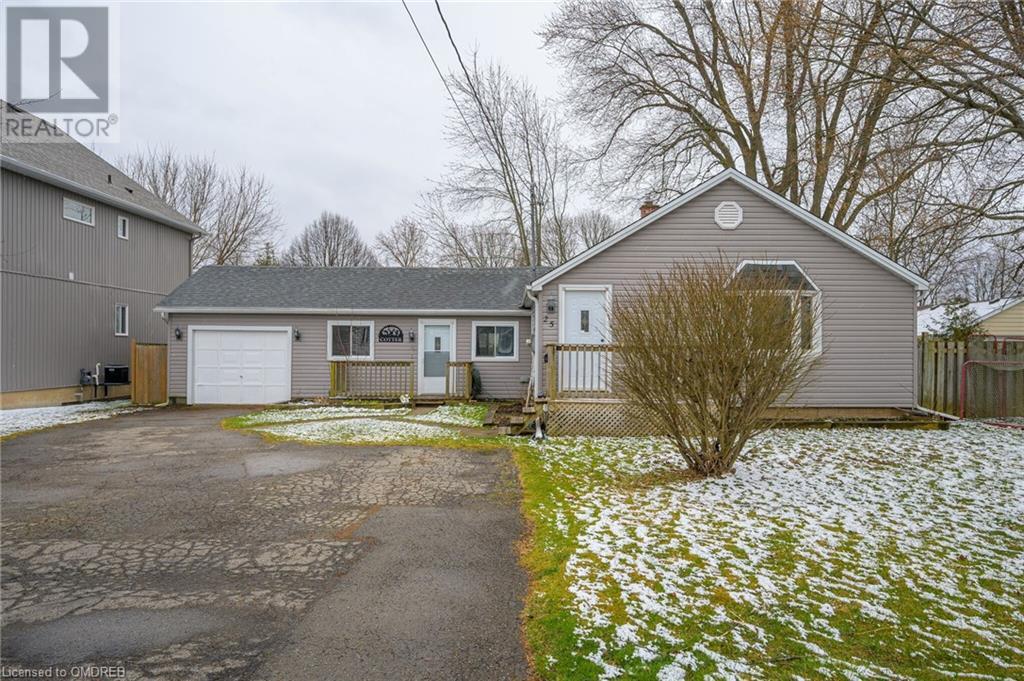 25 Sharpe Avenue, Welland, Ontario  L3C 3R5 - Photo 1 - 40548218
