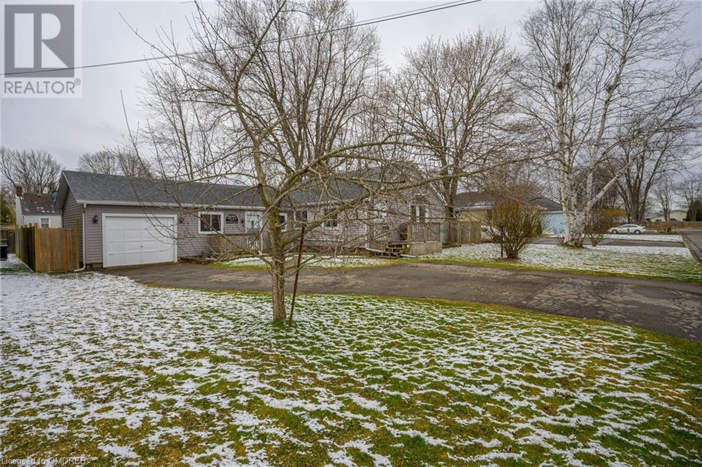 25 Sharpe Avenue, Welland, Ontario  L3C 3R5 - Photo 3 - 40548218