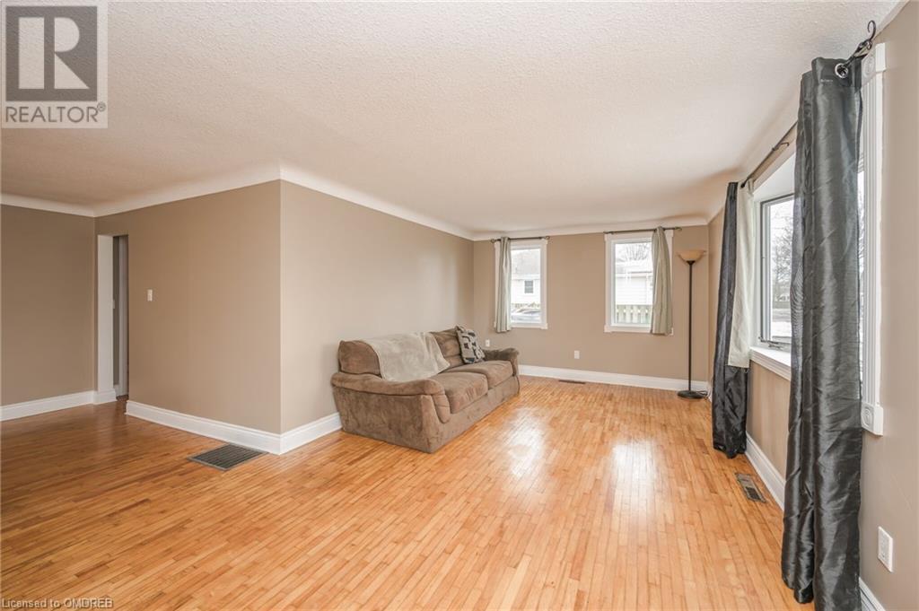 25 Sharpe Avenue, Welland, Ontario  L3C 3R5 - Photo 6 - 40548218