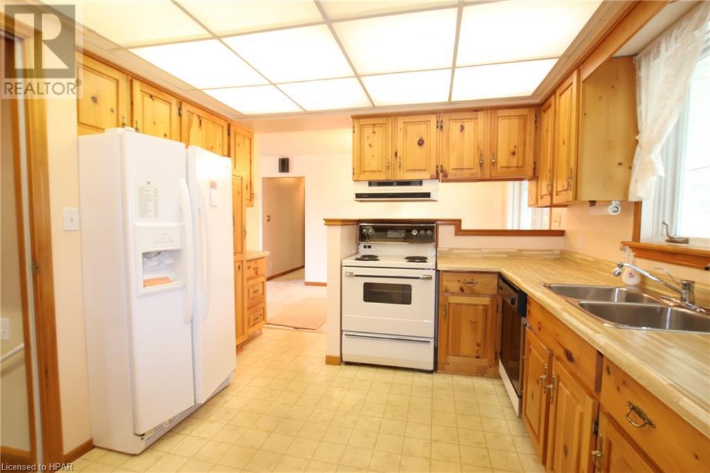 33988 Highlands Drive, Bluewater, Ontario  N0M 1N0 - Photo 11 - 40551042