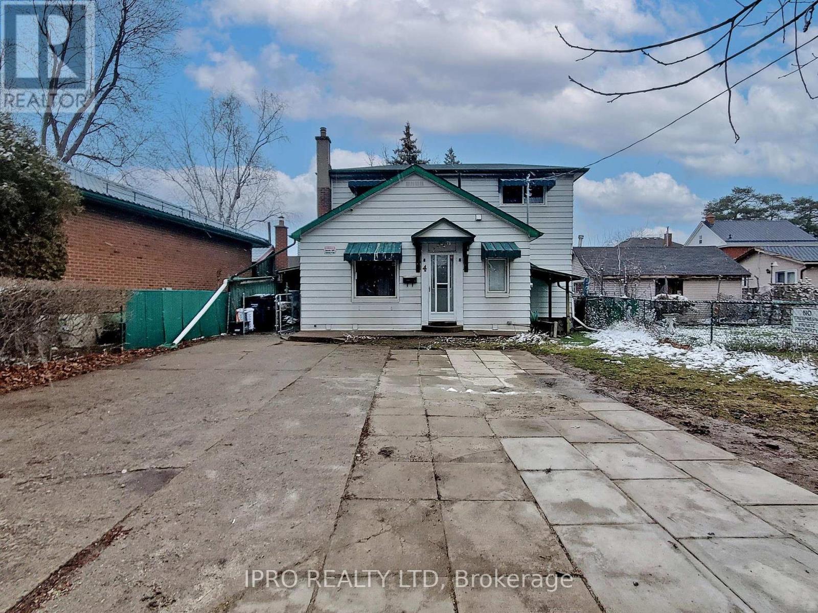 4 Mcmurchy Avenue S, Brampton, Ontario  L6Y 1X9 - Photo 2 - W8163030