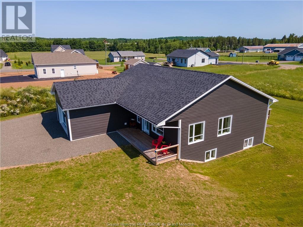 11 Riverside Dr, Petitcodiac, New Brunswick  E4Z 0K7 - Photo 2 - M158125