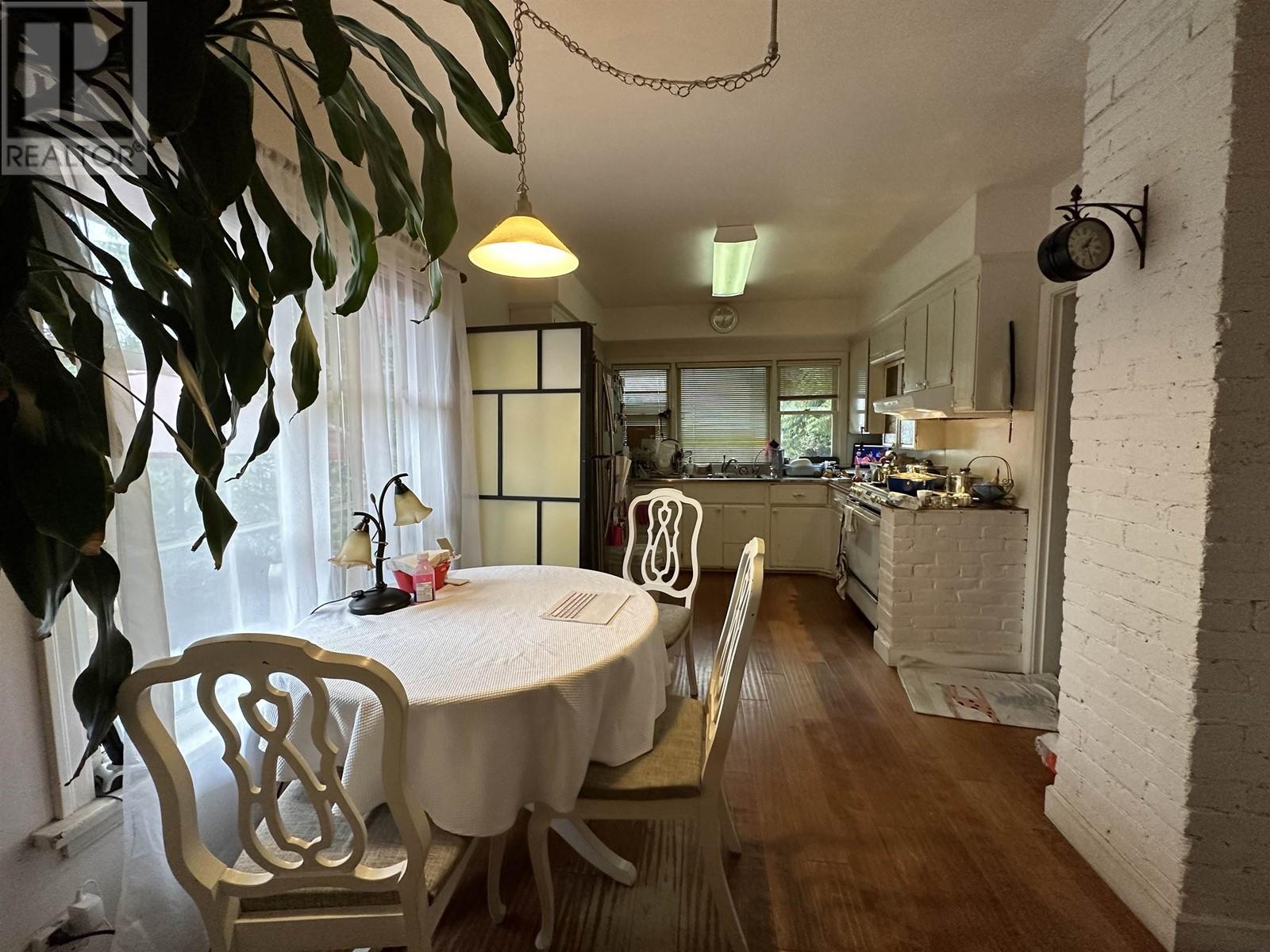 2214 St Johns Street, Port Moody, British Columbia  V3H 2A7 - Photo 2 - R2861857