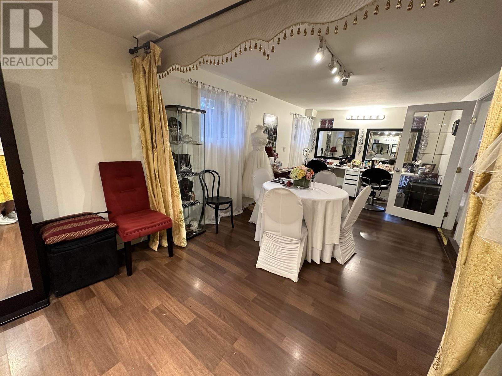 2214 St Johns Street, Port Moody, British Columbia  V3H 2A7 - Photo 6 - R2861857