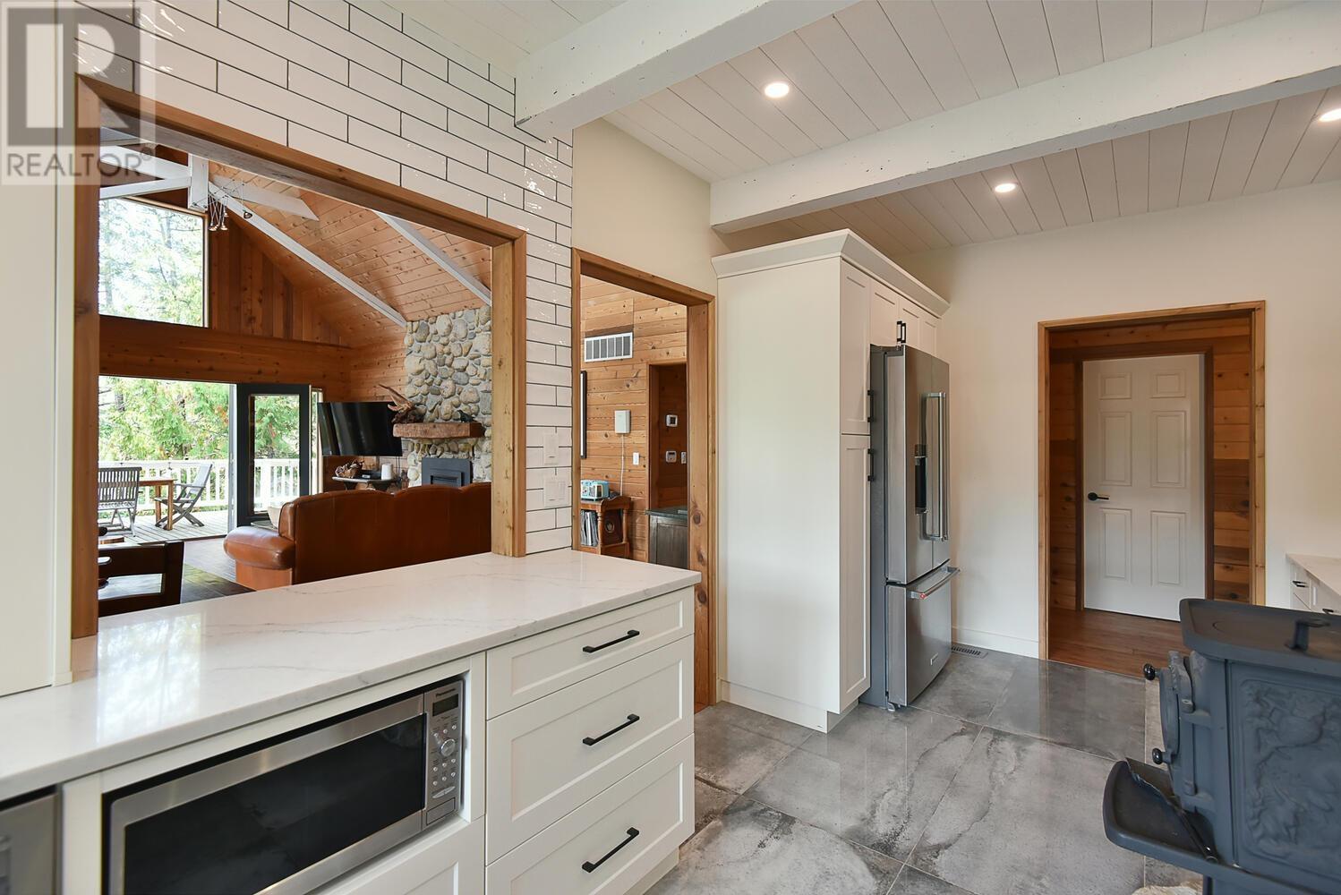 5466 Sans Souci Road, Halfmoon Bay, British Columbia  V7Z 1B6 - Photo 13 - R2861882