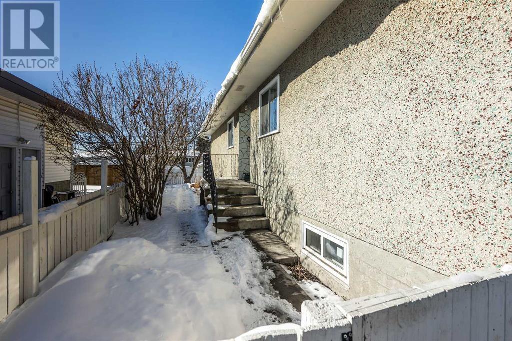 1027 Mckinnon Drive Ne, Calgary, Alberta  T2E 6A7 - Photo 7 - A2116447