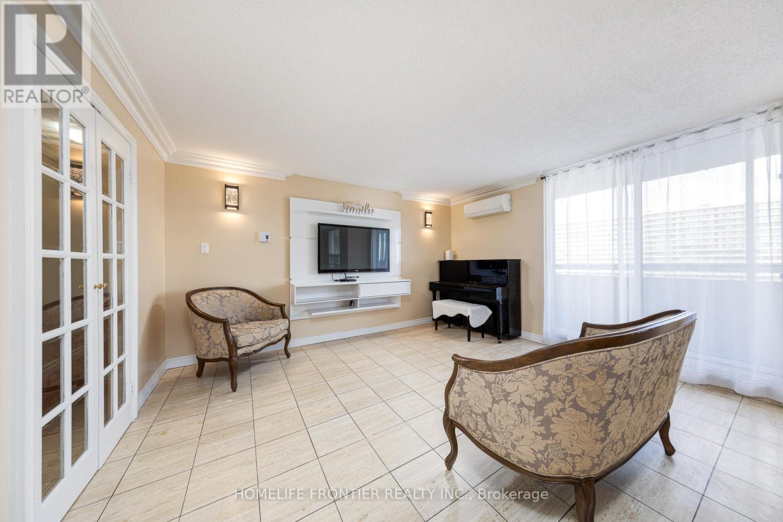 #1002 -1 Royal Orchard Blvd, Markham, Ontario  L3T 3C1 - Photo 3 - N8163466