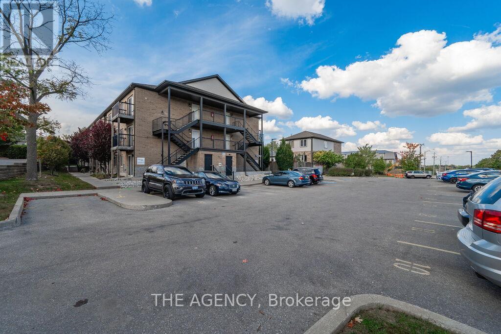 #6d -185 Windale Cres, Kitchener, Ontario  N2E 3H4 - Photo 2 - X8163690