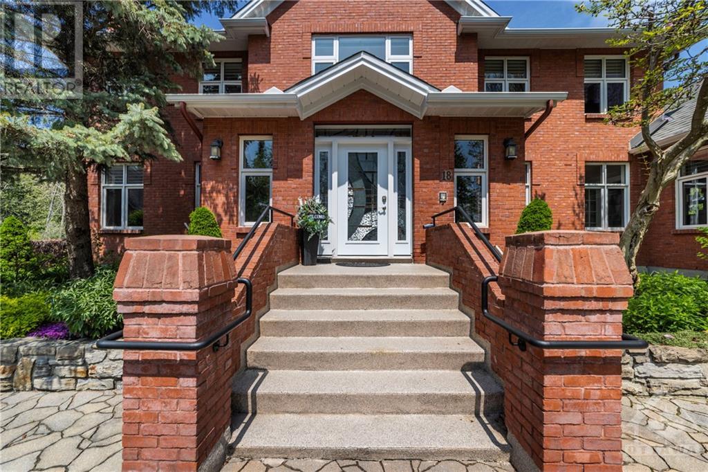 18 MARCHBROOK CIRCLE Ottawa