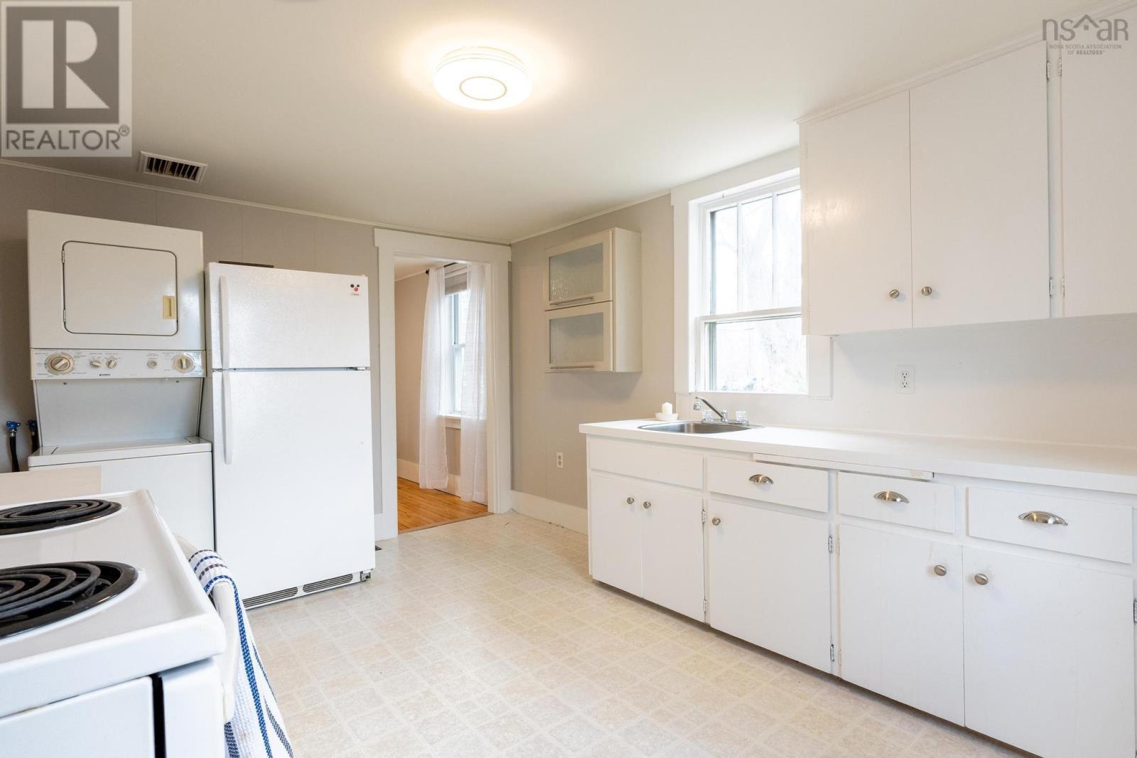 9 Pond Street, Mahone Bay, Nova Scotia  B0J 2E0 - Photo 18 - 202405185