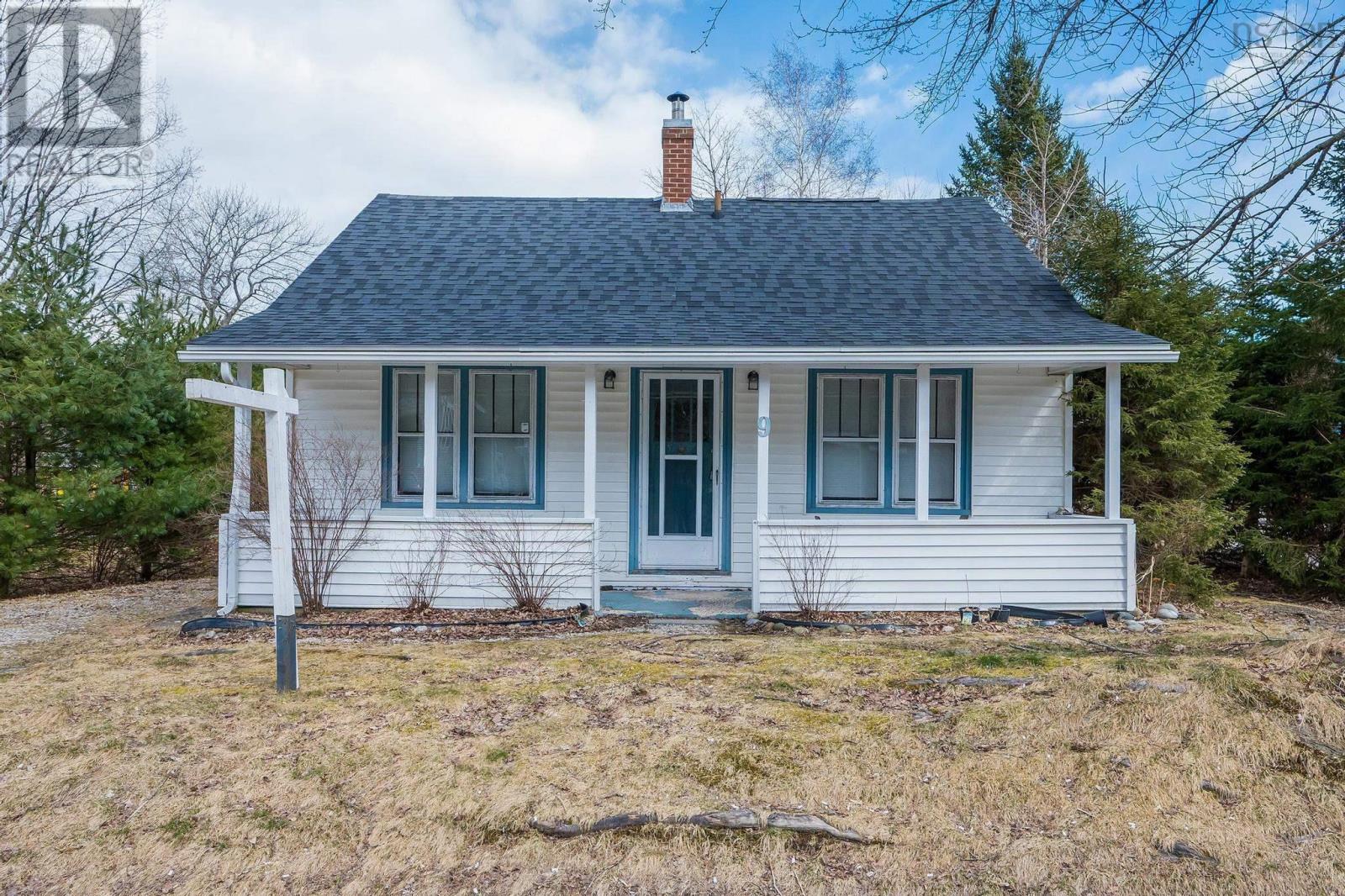 9 Pond Street, Mahone Bay, Nova Scotia  B0J 2E0 - Photo 3 - 202405185
