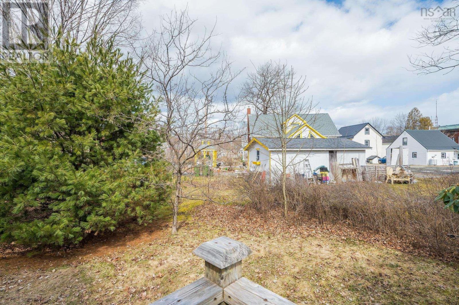 9 Pond Street, Mahone Bay, Nova Scotia  B0J 2E0 - Photo 5 - 202405185