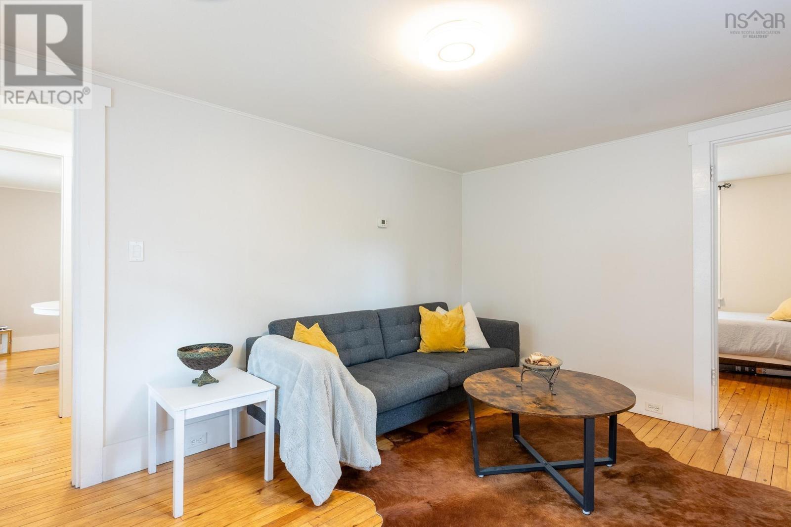 9 Pond Street, Mahone Bay, Nova Scotia  B0J 2E0 - Photo 7 - 202405185