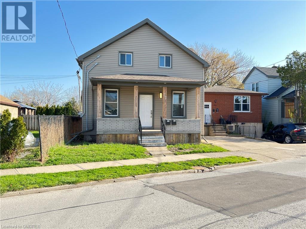 32 Garnet Street, St. Catharines, Ontario  L2R 7C2 - Photo 1 - 40560036