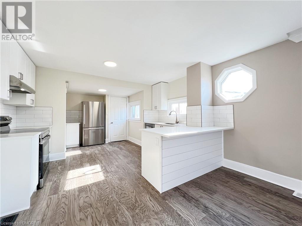 32 Garnet Street, St. Catharines, Ontario  L2R 7C2 - Photo 4 - 40560036