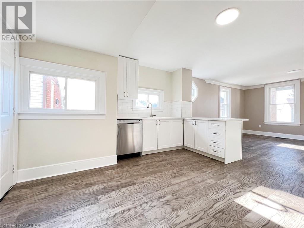 32 Garnet Street, St. Catharines, Ontario  L2R 7C2 - Photo 5 - 40560036