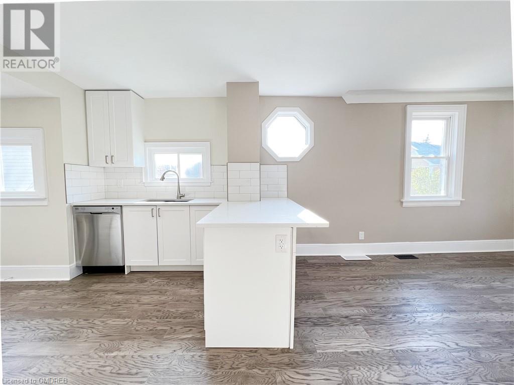 32 Garnet Street, St. Catharines, Ontario  L2R 7C2 - Photo 6 - 40560036