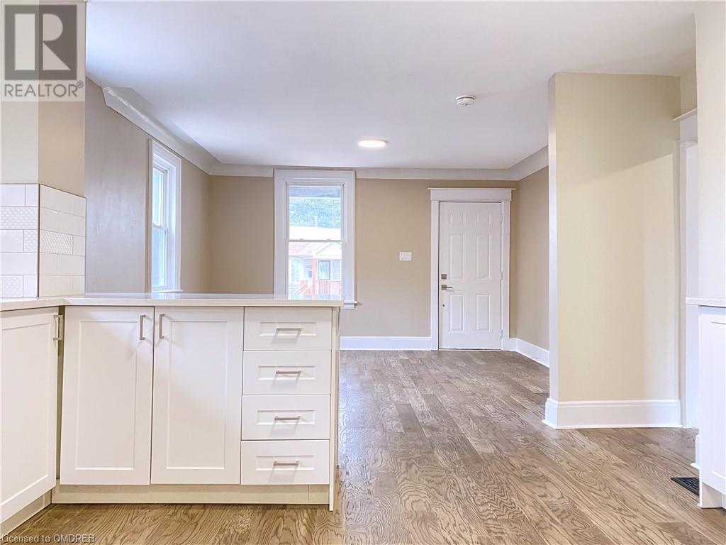 32 Garnet Street, St. Catharines, Ontario  L2R 7C2 - Photo 7 - 40560036