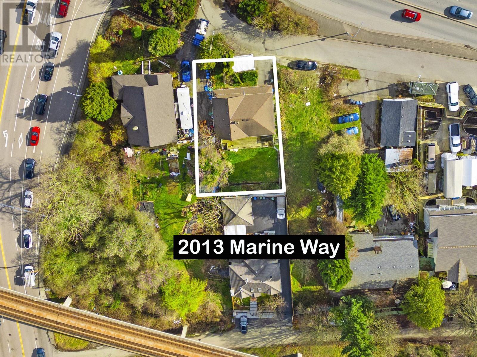2013 Marine Way, New Westminster, British Columbia  V3M 2H2 - Photo 2 - R2860051