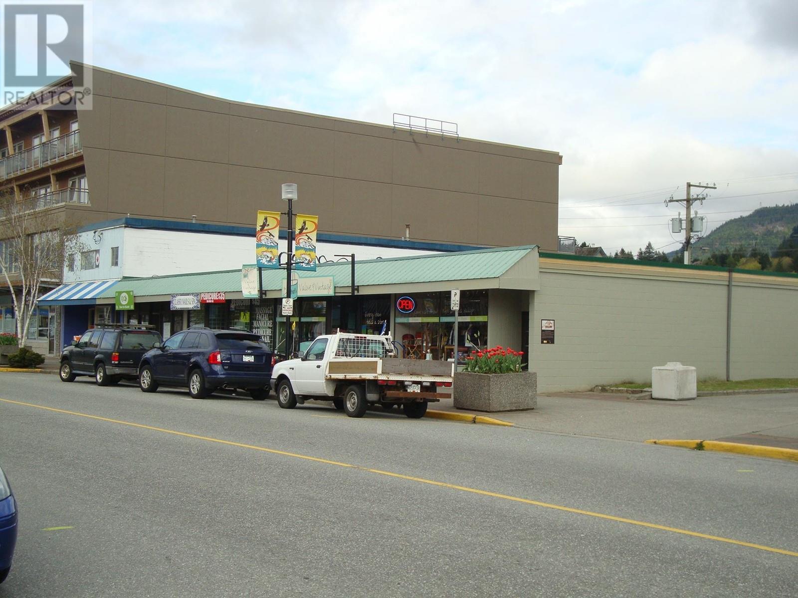 38134 Cleveland Avenue, Squamish, British Columbia  V0N 3G0 - Photo 3 - C8058622