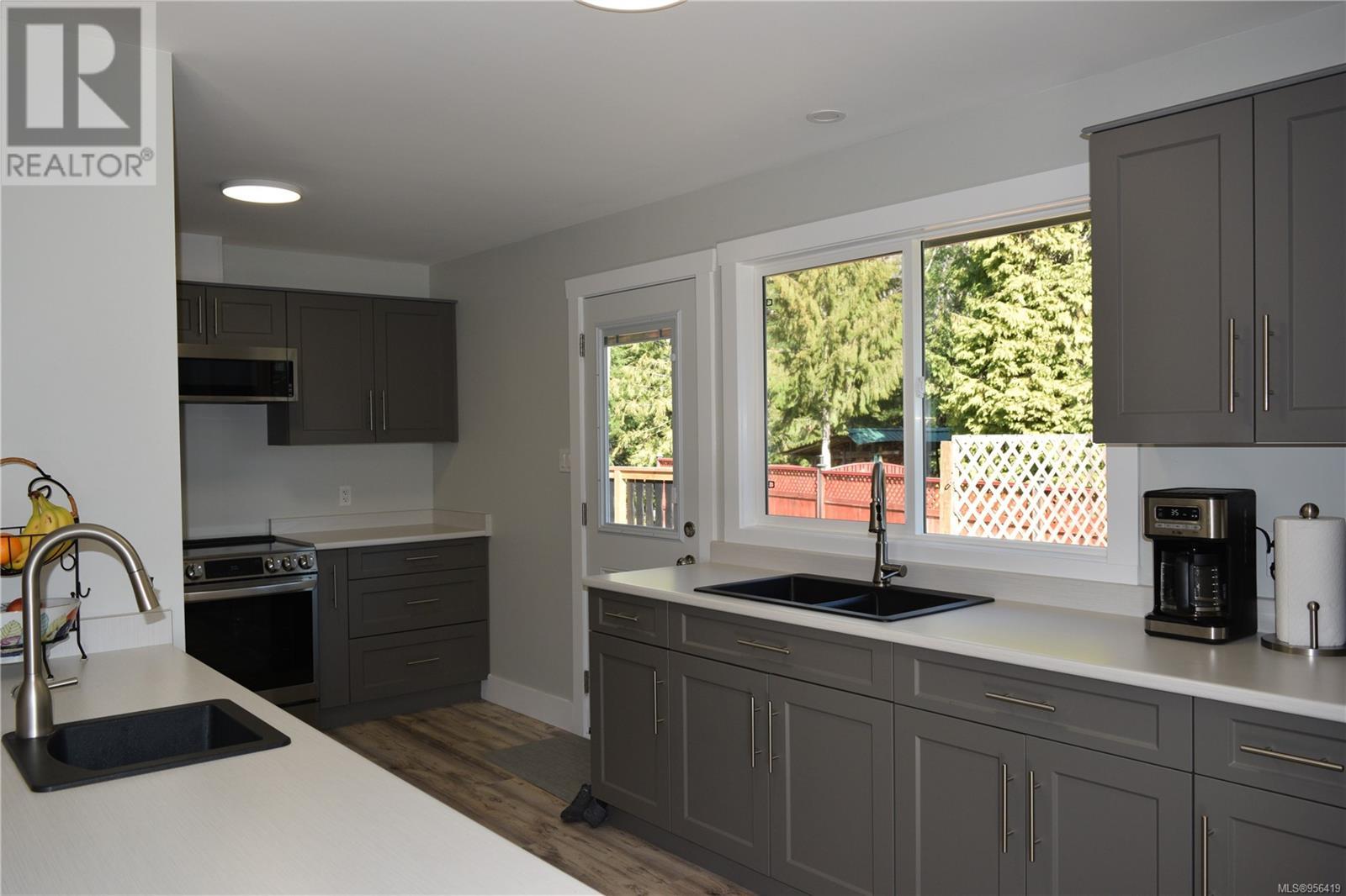 630 Dogwood Dr, Gold River, British Columbia  V0P 1G0 - Photo 3 - 956419