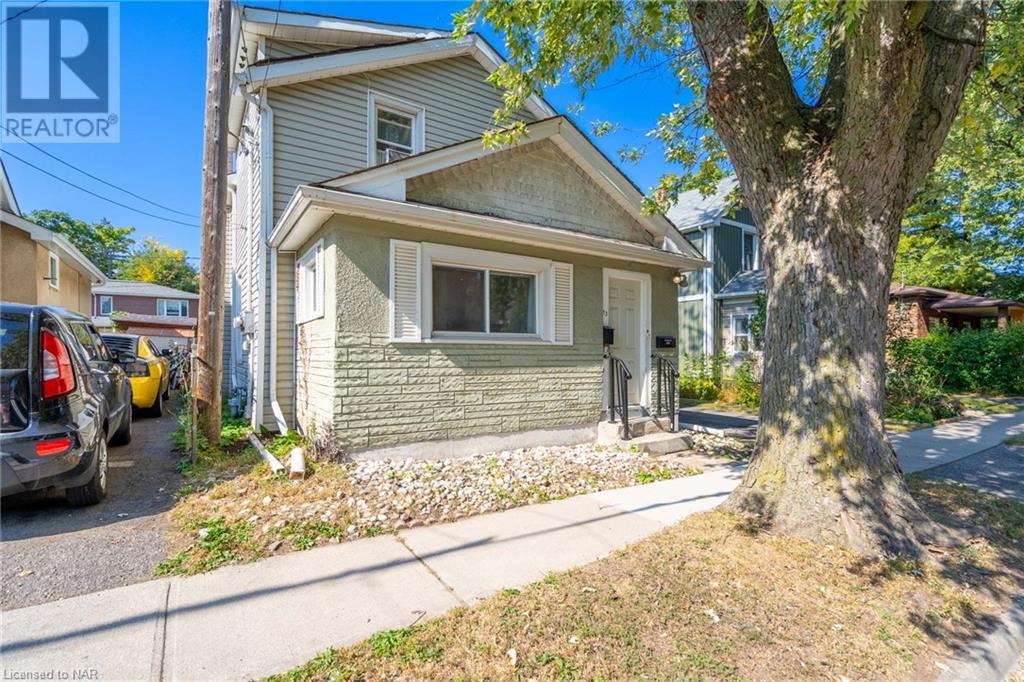 13 Woodland Avenue, St. Catharines, Ontario  L2R 5A1 - Photo 1 - 40556928