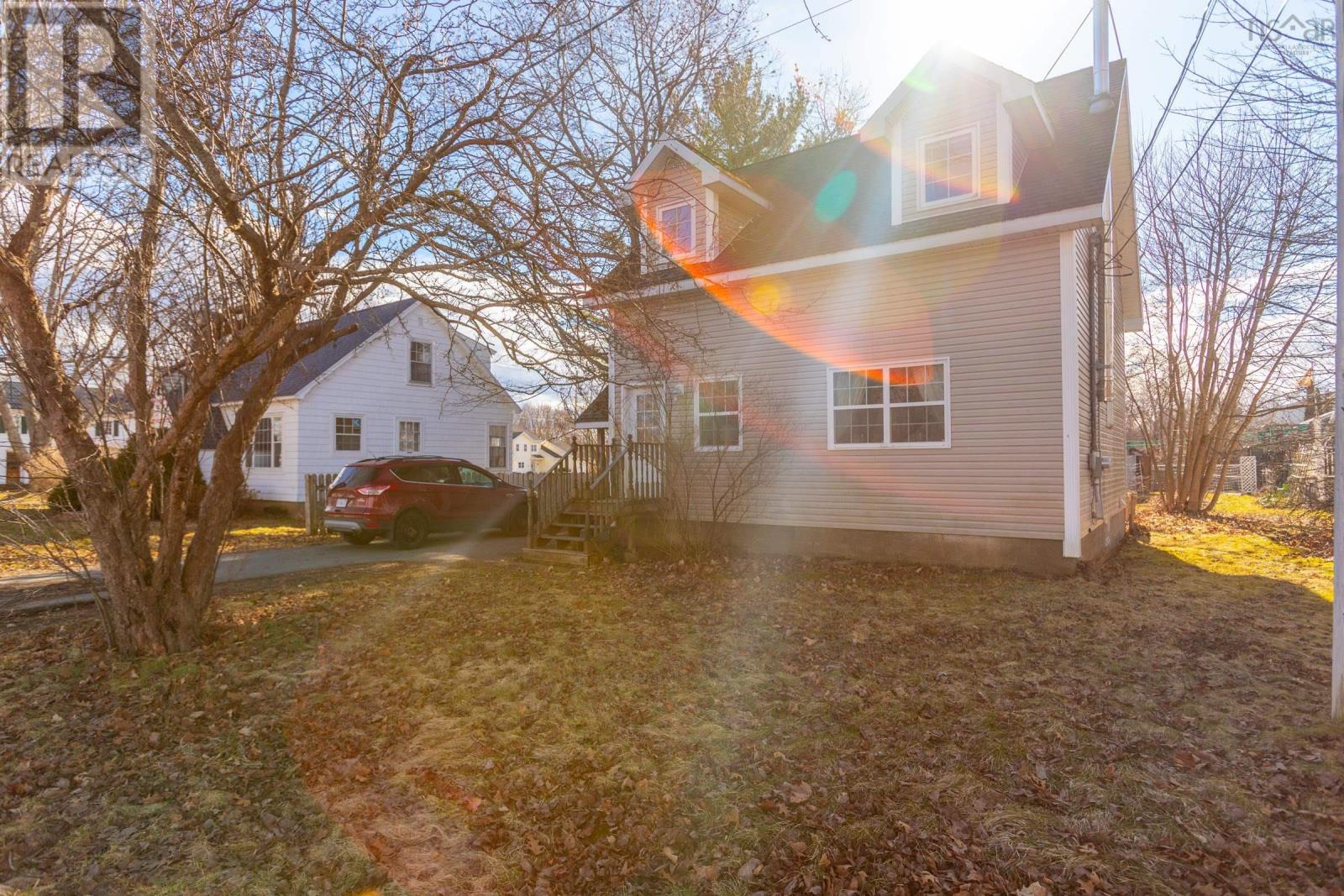 26 Maple Street, Middleton, Nova Scotia  B0S 1P0 - Photo 3 - 202405201