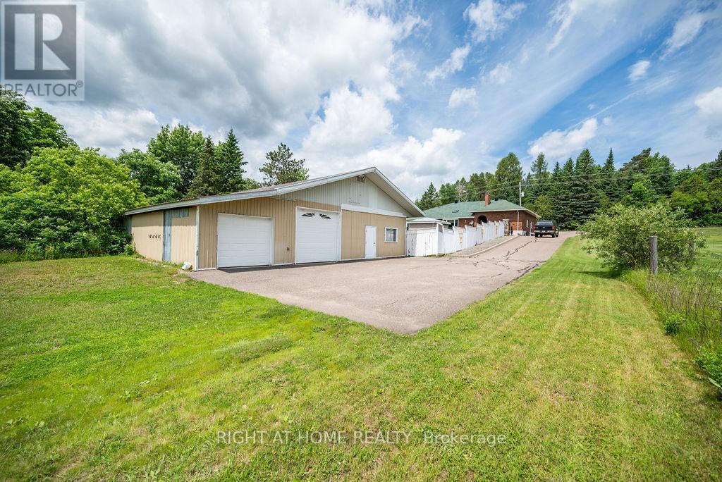 381 Forest Lea Road, Laurentian Valley, Ontario  K8A 6W6 - Photo 3 - X8164570
