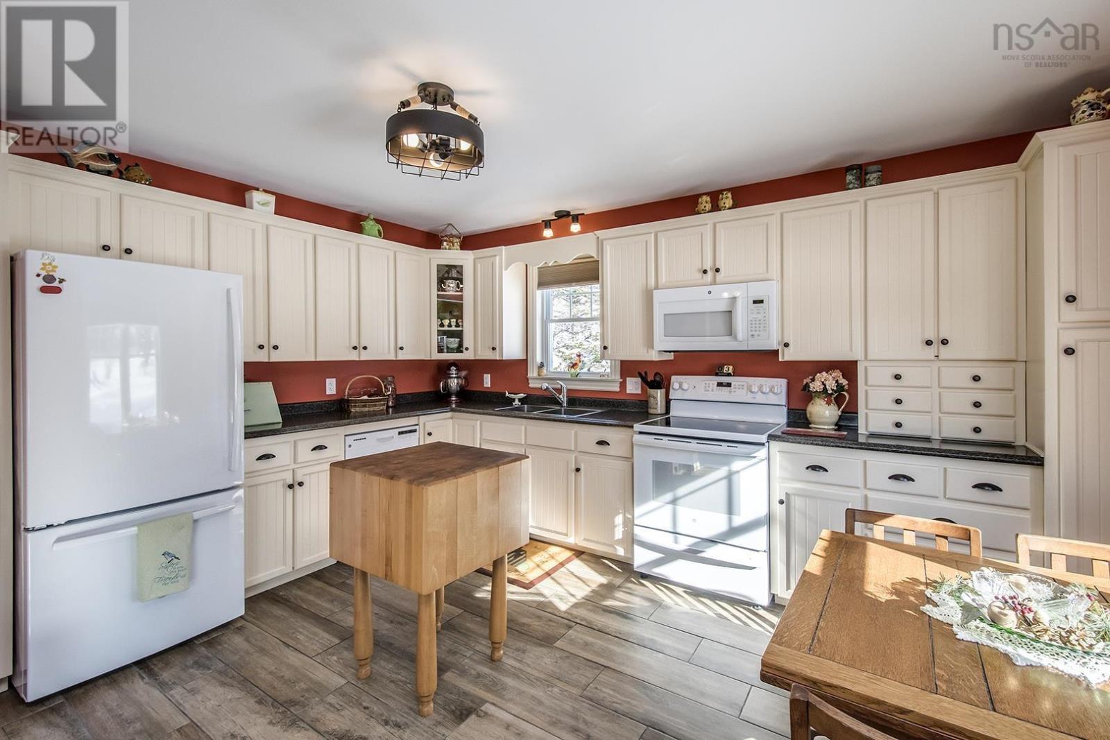6437 Shore Road W, Youngs Cove, Nova Scotia  B0S 1L0 - Photo 13 - 202405219