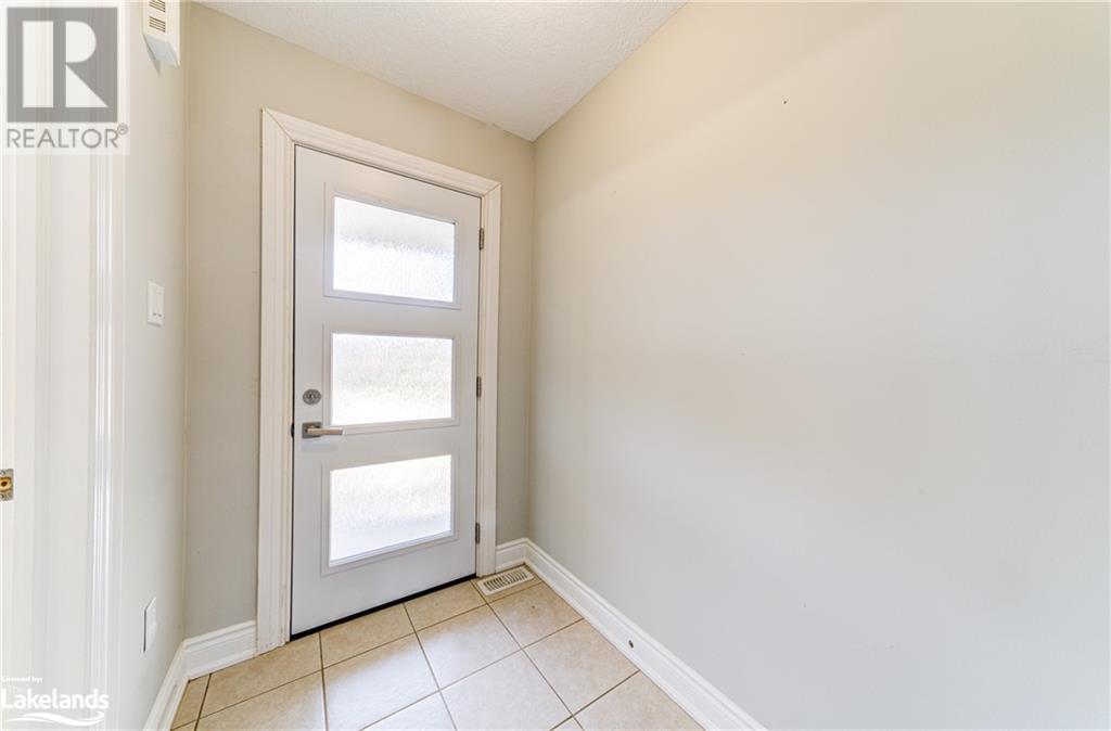 29 Clark Street, Collingwood, Ontario  L9Y 0H9 - Photo 4 - 40554094