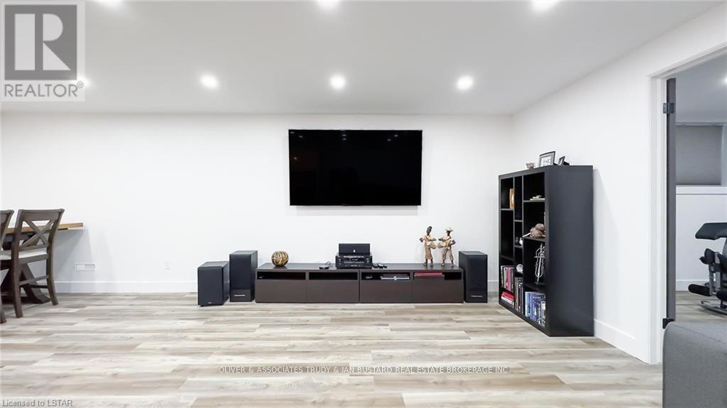33 Brooklawn Dr, Lambton Shores, Ontario  N0M 1T0 - Photo 34 - X8165140