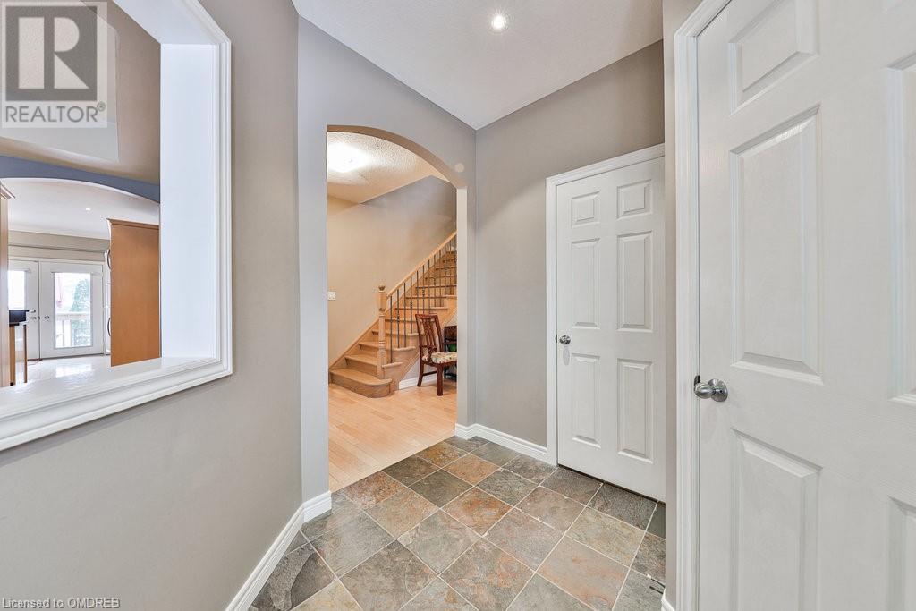 104 Garth Trails Crescent, Hamilton, Ontario  L9B 2X2 - Photo 5 - 40553128