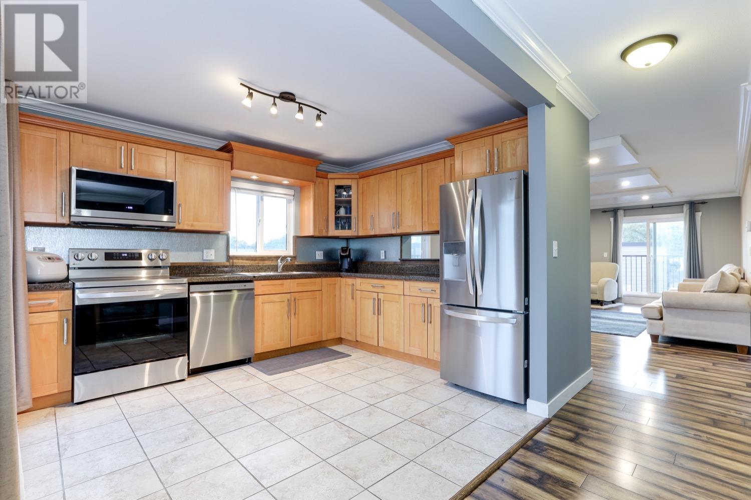 16 1850 Harbour Street, Port Coquitlam, British Columbia  V3C 1A3 - Photo 6 - R2862142
