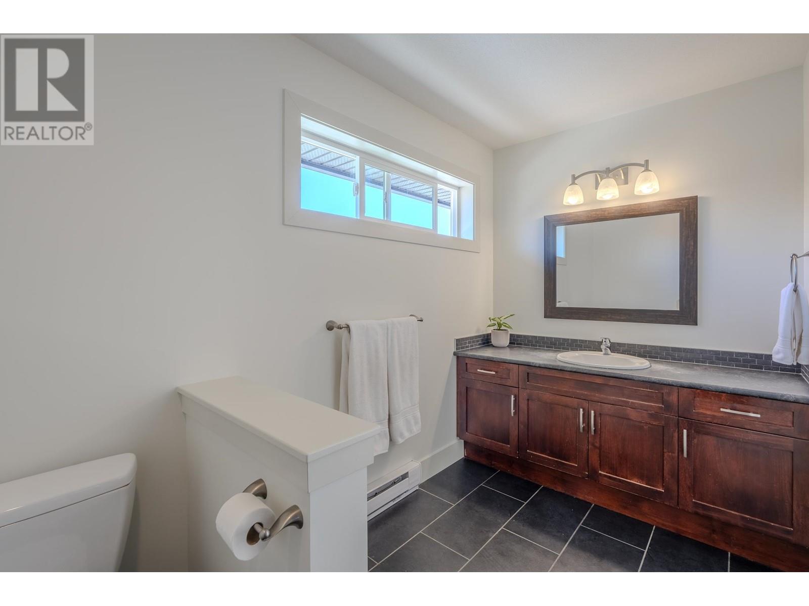 6388 Picadilly Place, Sechelt, British Columbia  V7Z 0N9 - Photo 16 - R2862153