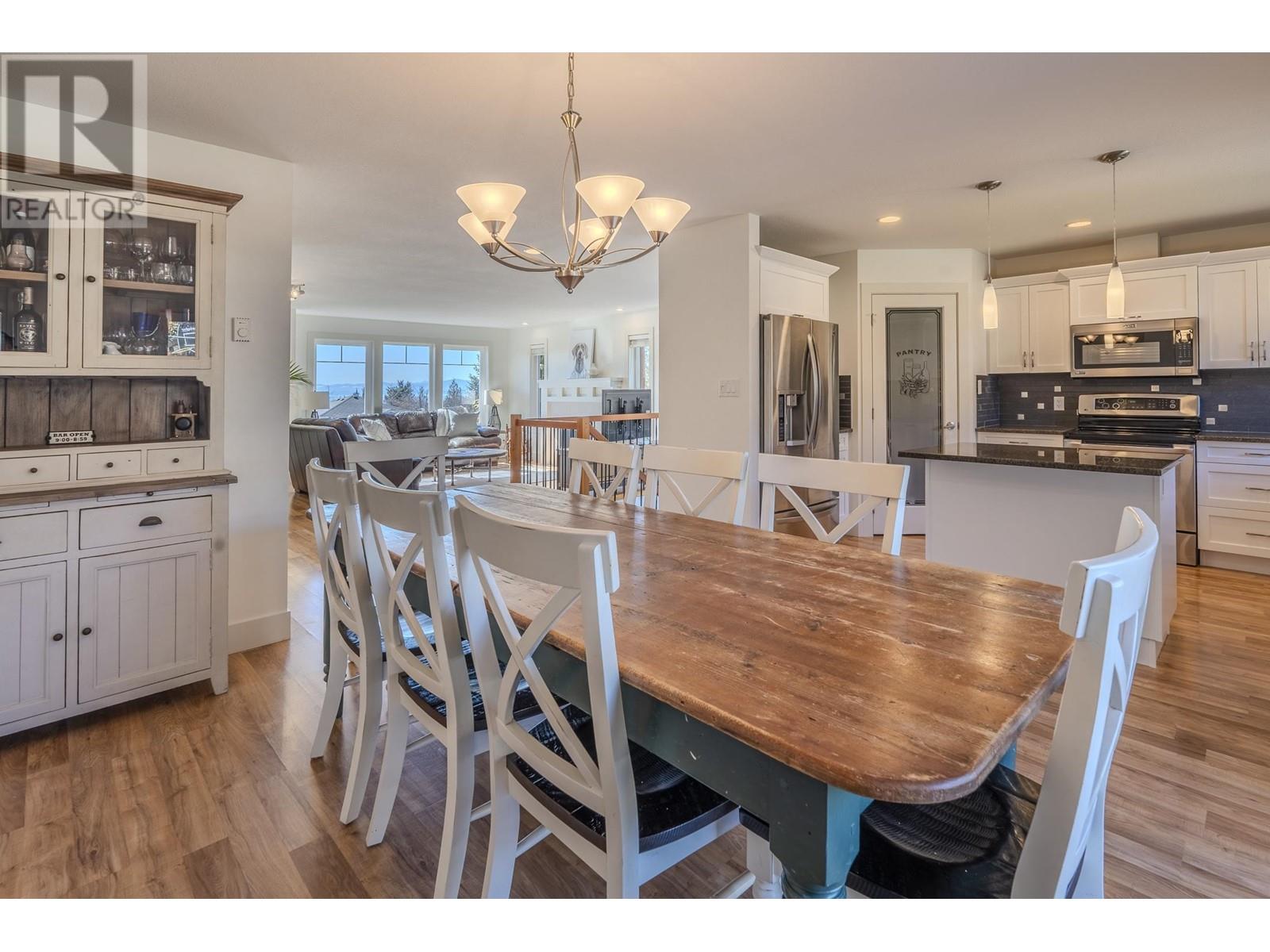 6388 Picadilly Place, Sechelt, British Columbia  V7Z 0N9 - Photo 3 - R2862153