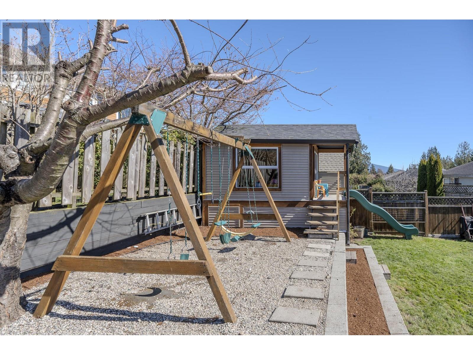 6388 Picadilly Place, Sechelt, British Columbia  V7Z 0N9 - Photo 38 - R2862153