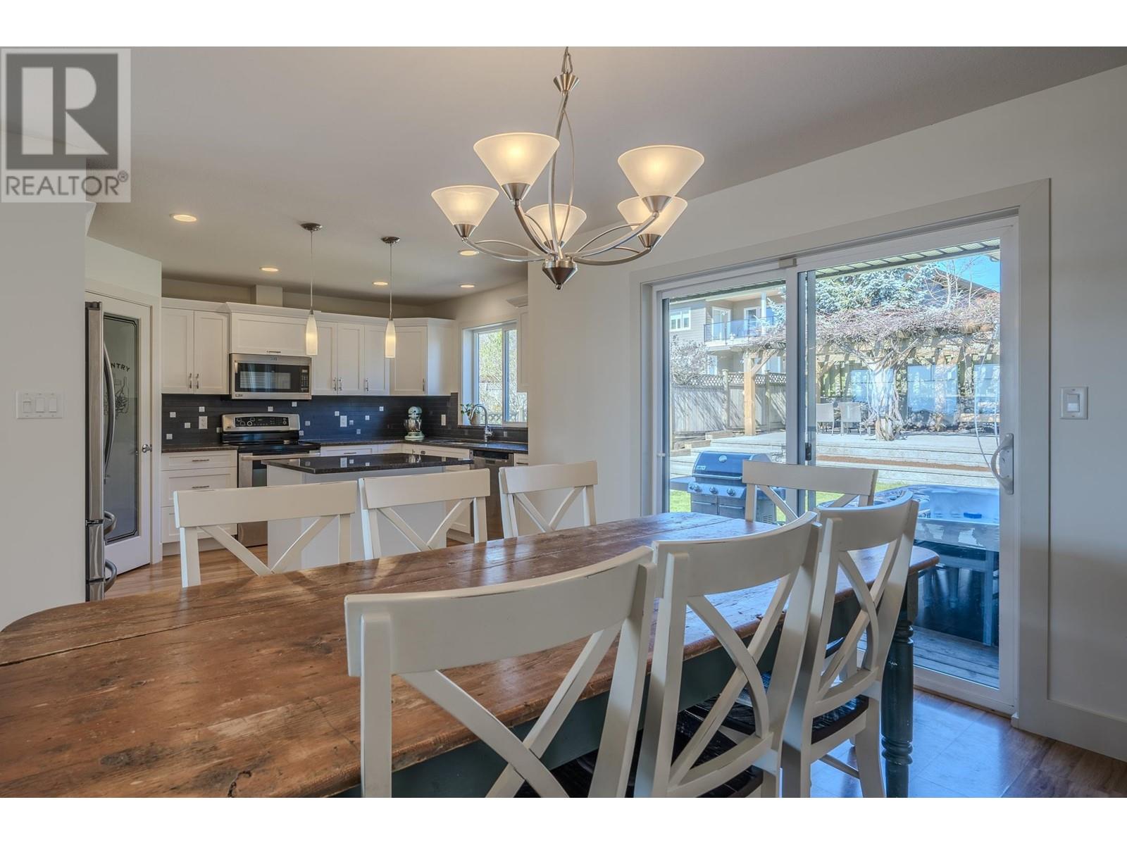 6388 Picadilly Place, Sechelt, British Columbia  V7Z 0N9 - Photo 4 - R2862153
