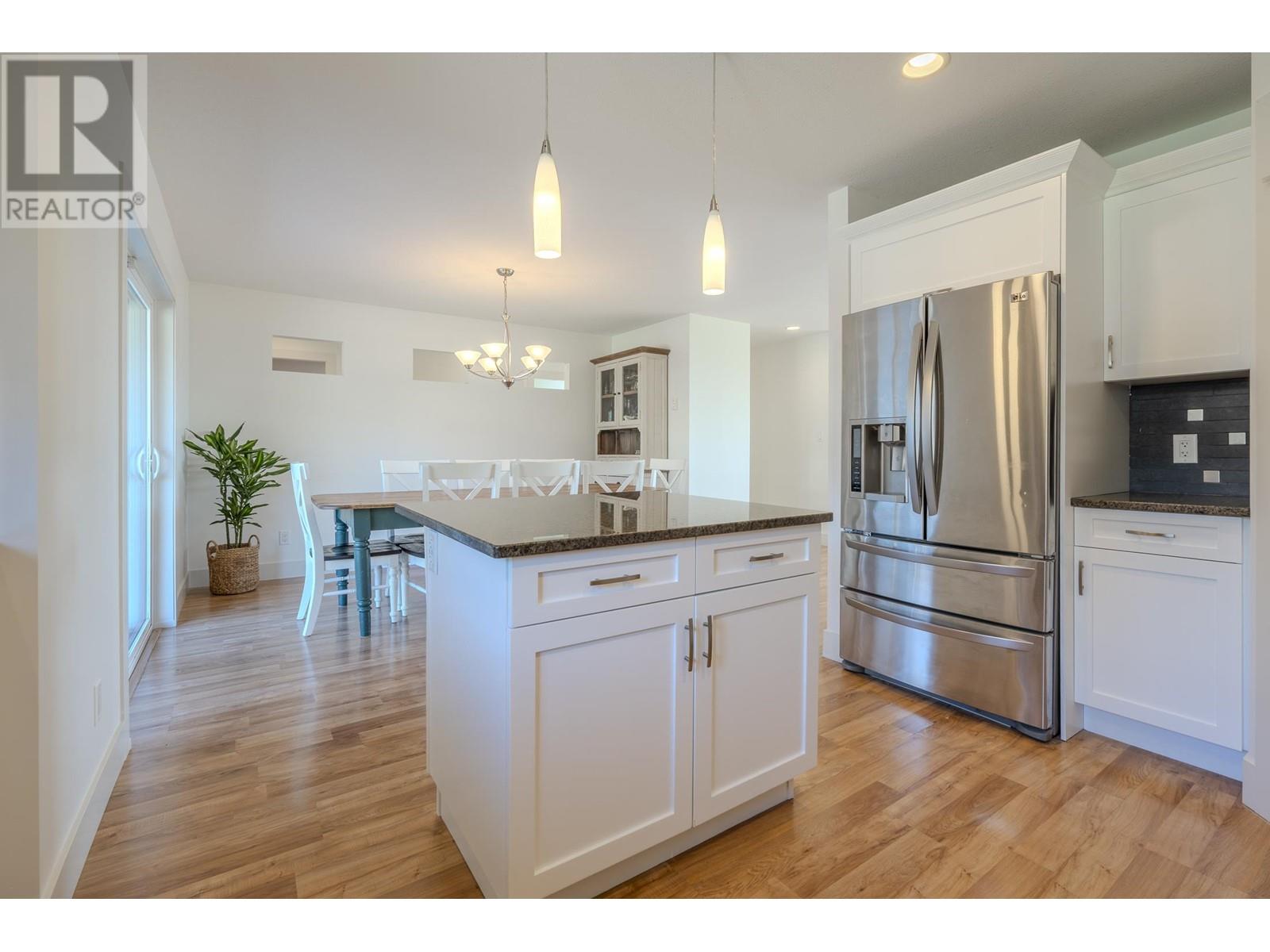 6388 Picadilly Place, Sechelt, British Columbia  V7Z 0N9 - Photo 6 - R2862153