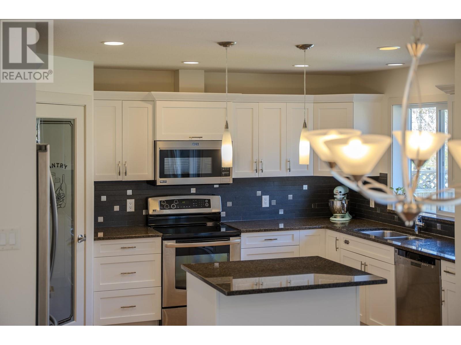 6388 Picadilly Place, Sechelt, British Columbia  V7Z 0N9 - Photo 7 - R2862153