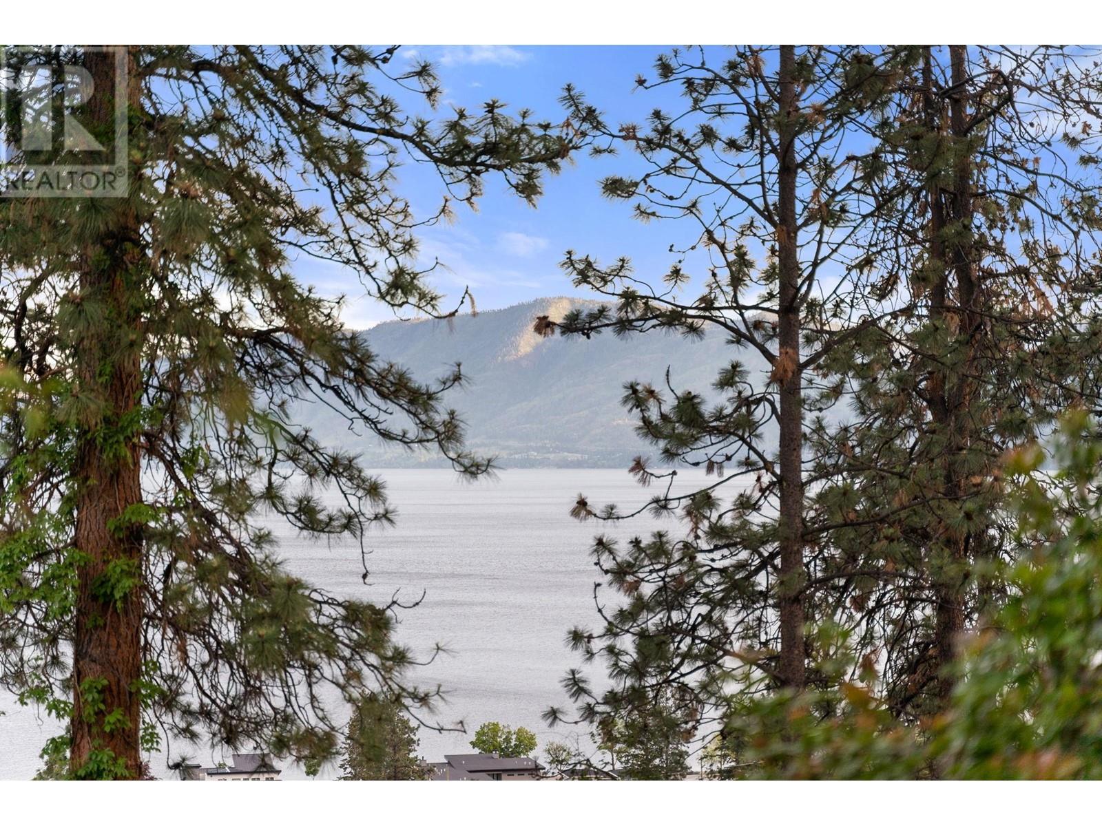 4262 4th Avenue Peachland Photo 5