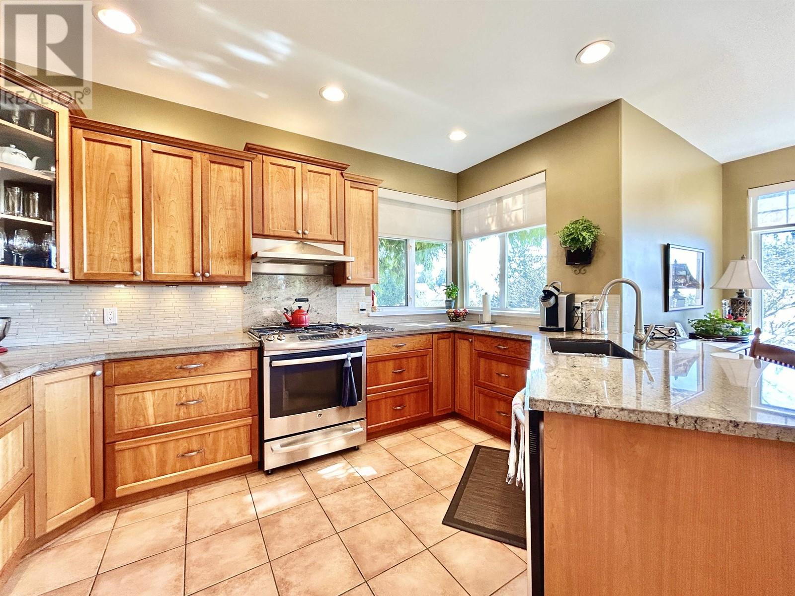 1500 Vernon Drive, Gibsons, British Columbia  V0N 1V5 - Photo 3 - R2862176